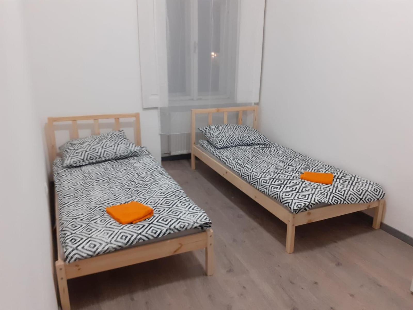 Fantomas*** City Center Apartments No2 3Bedroom + Living Room ソンバトヘイ エクステリア 写真